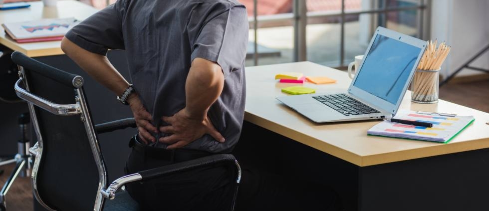 How to handle neck or back injuries at work